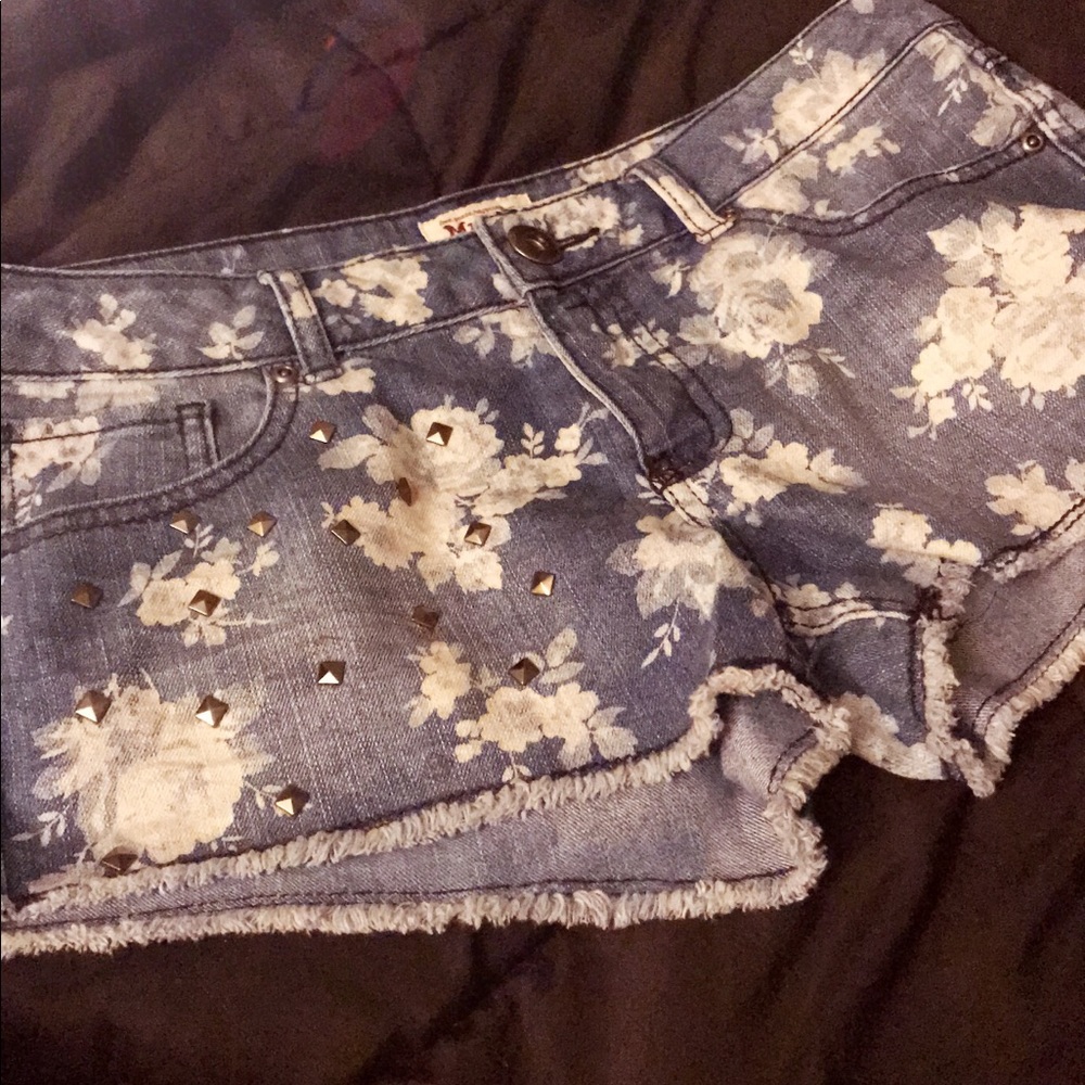 Juniors Studded Floral Denim Shorts